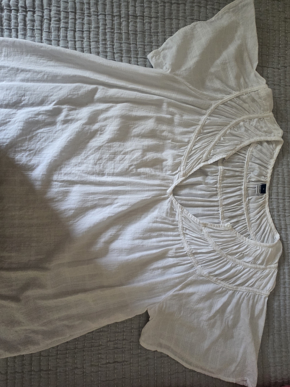 Old Navy White Peasant-Style Flutter Sleeve Blouse